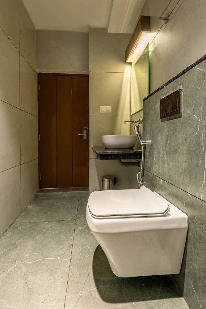 Premium Room - Photo 13