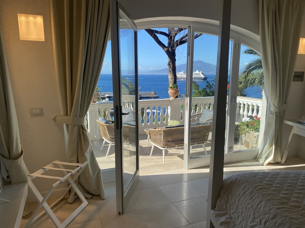 Deluxe Double Room, Patio, Sea View ( accessible only via 151 steps )
