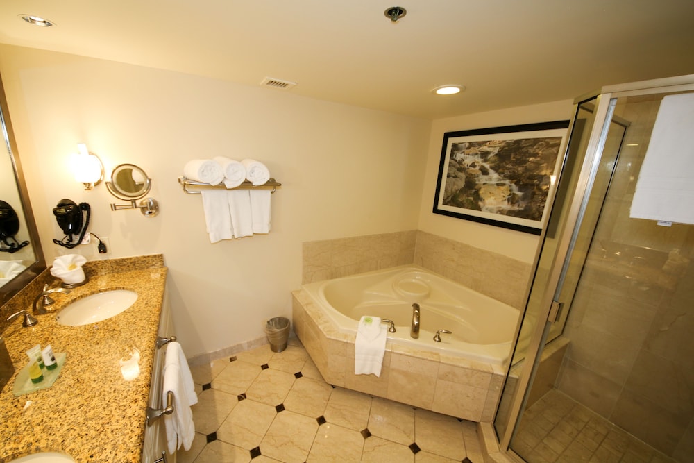 Sunset Bungalow Suite - Photo 7