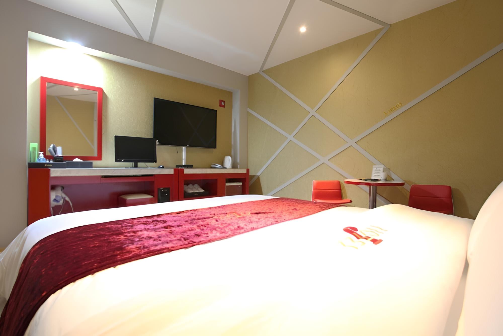 Room (Standard Room) - Photo 20