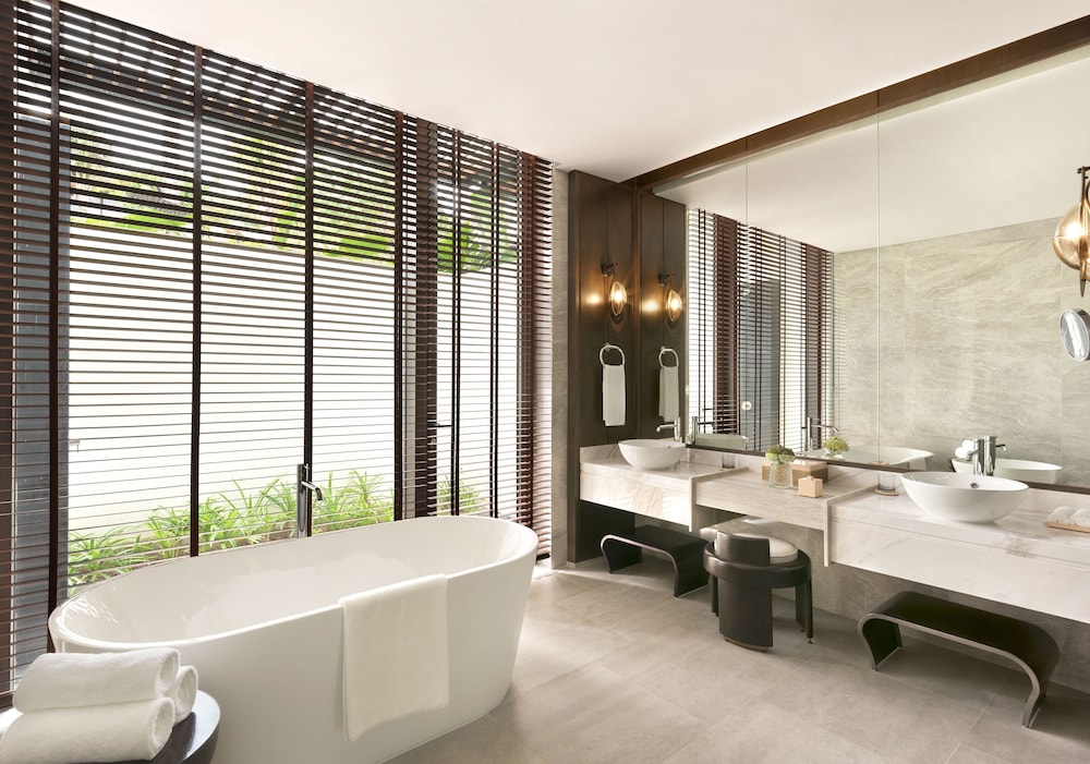 Lush Villa 3 Bedroom with Pool - Photo 4