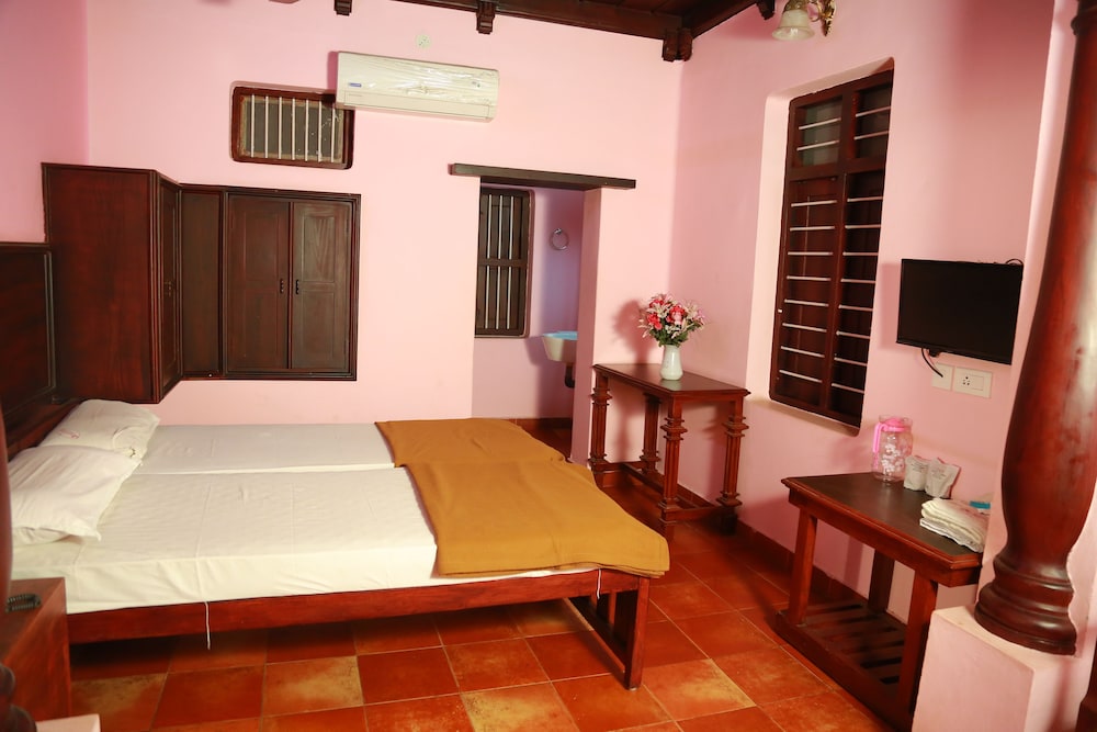 Standard Twin Room, 1 Queen Bed photo 1