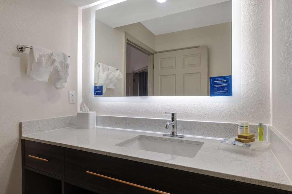 Suite, Accessible, Non Smoking - Photo 18