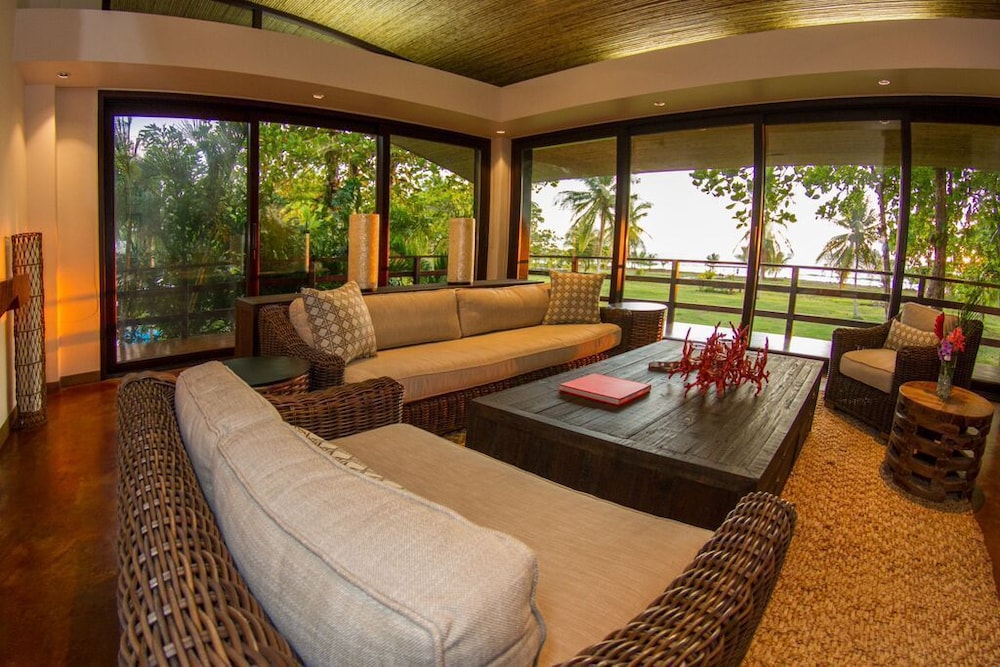Deluxe Suite, 1 King Bed, Ocean View photo 1