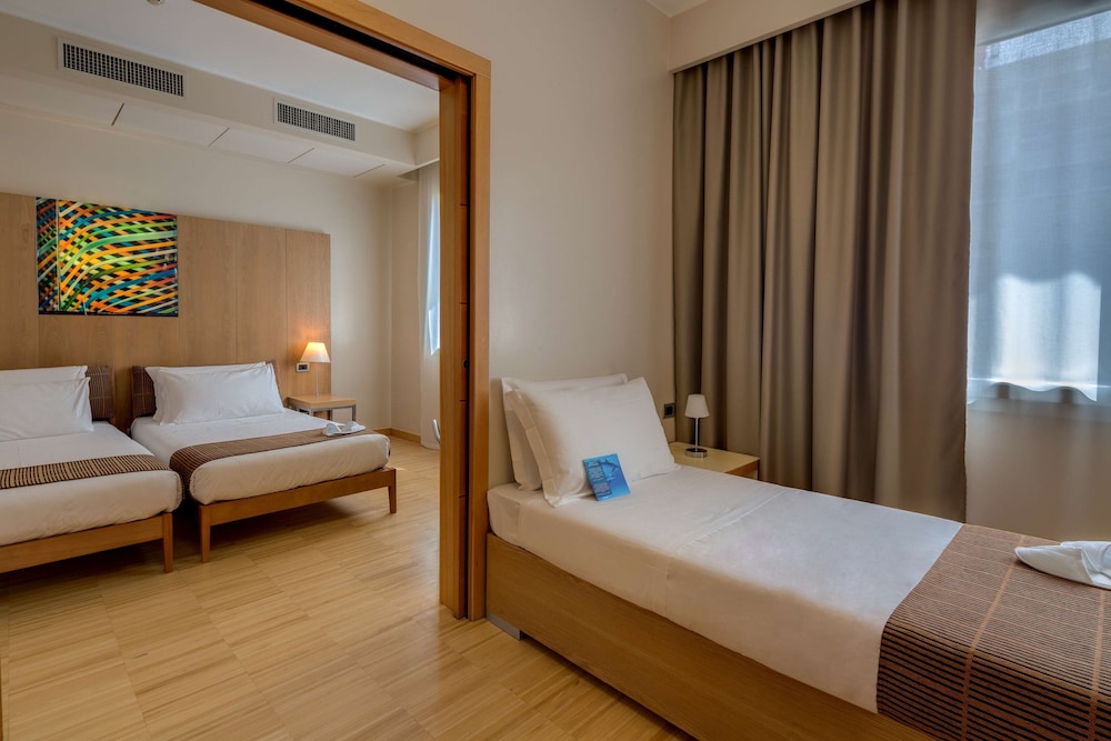 Classic Room, Multiple Beds - Photo 7