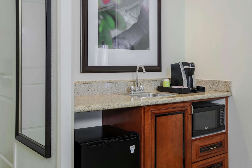 Suite, Accessible - Photo 2