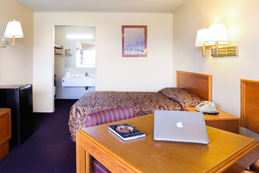 Standard Double Room, 1 Double Bed - Smoking photo 3