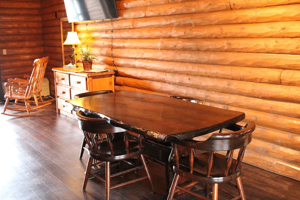 Riverview Lodge Room (4 person) photo 2