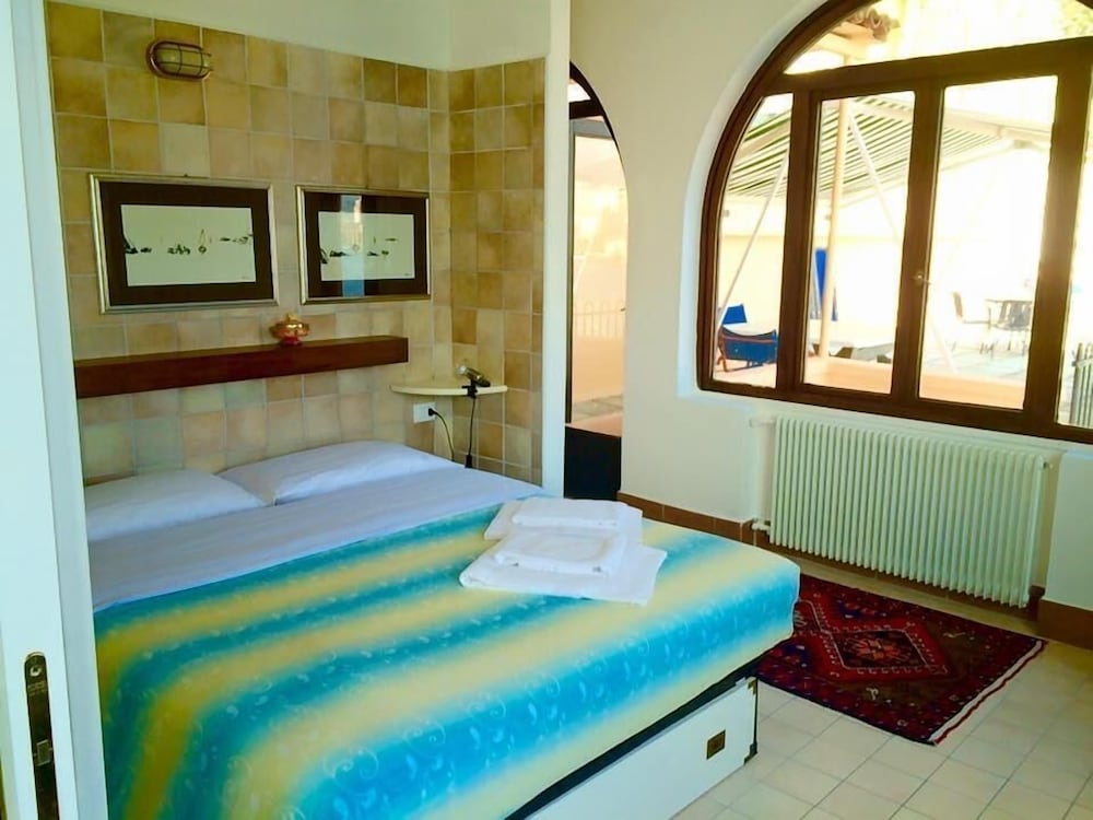 Suite, 1 Queen Bed, Terrace, Lake View (N.36)