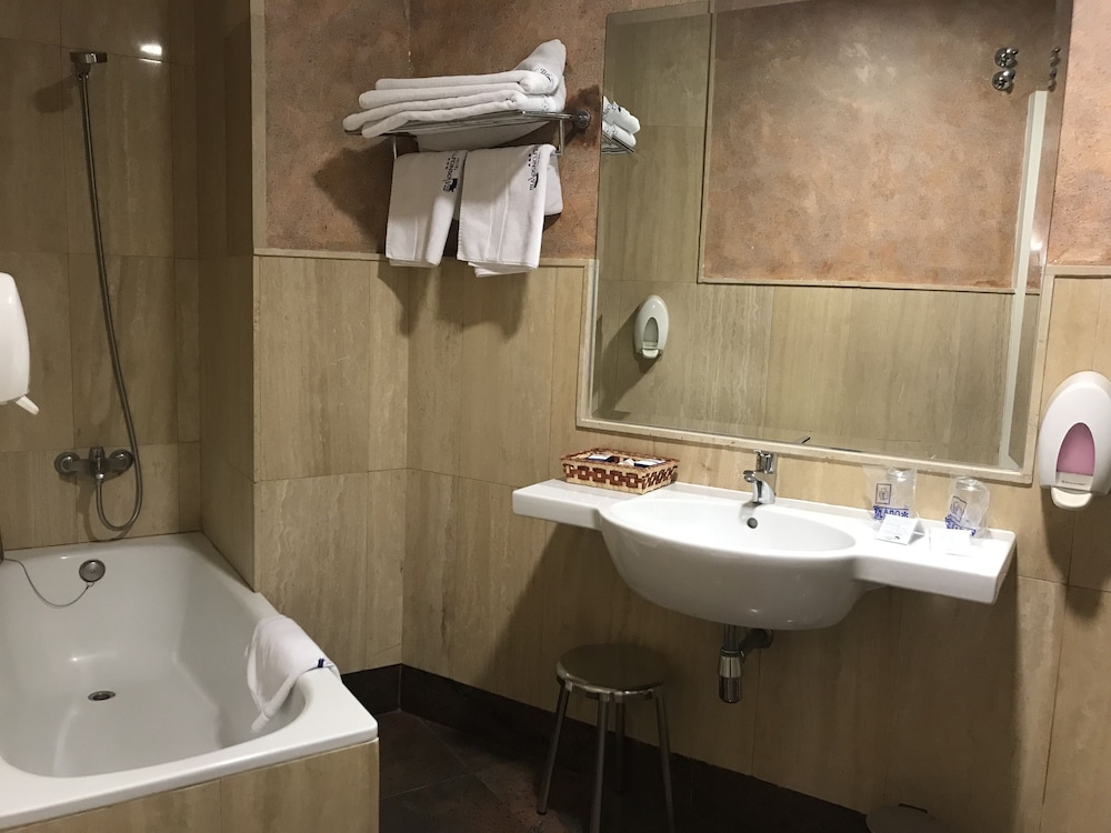 Double Room - Photo 5