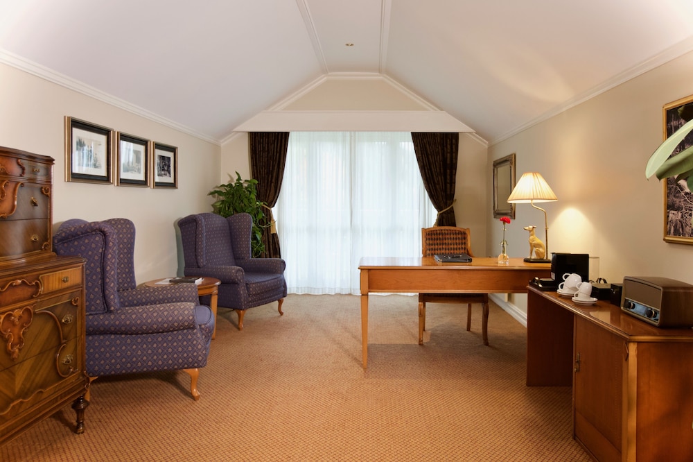 Suite - Photo 1