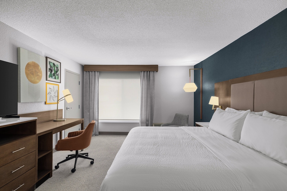 Standard Room, 1 King Bed, Accessible Bathtub (Mobility) - Photo 2