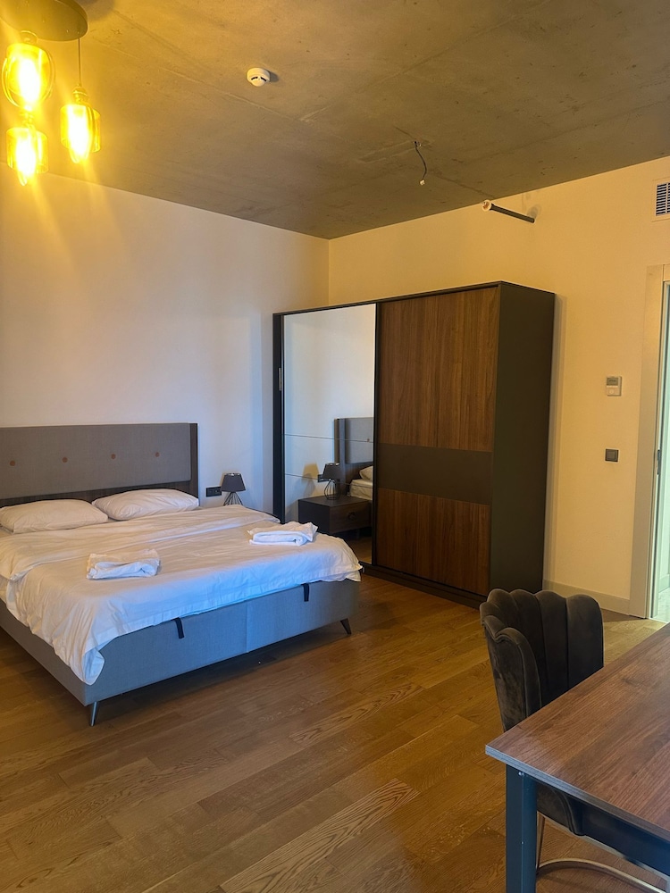 Basic Apartment photo 1