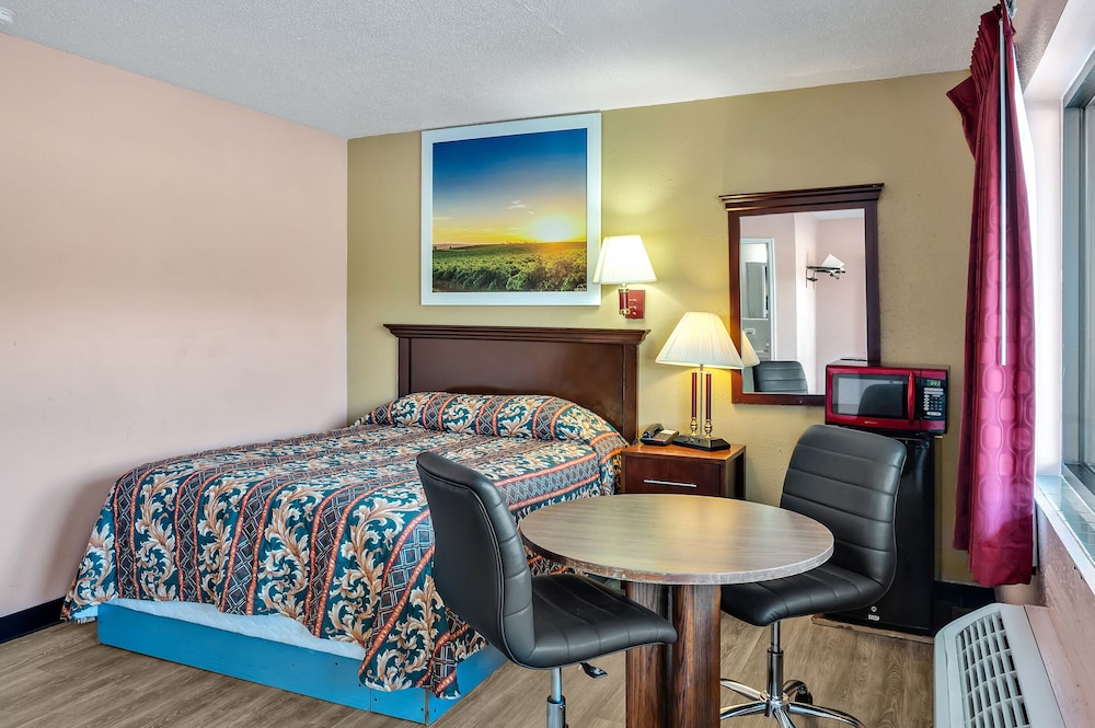 Basic Double Room Single Use, 1 Queen Bed photo 1
