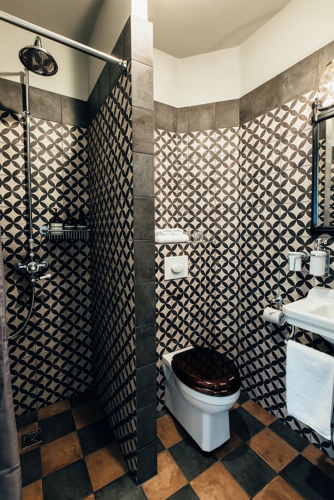Standard Double or Twin Room, Private Bathroom photo 3