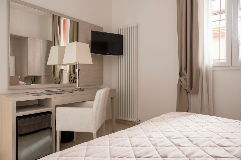 Superior Double or Twin Room - Photo 5