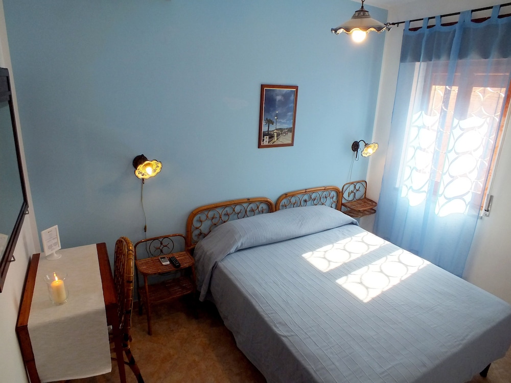 ROOM 02