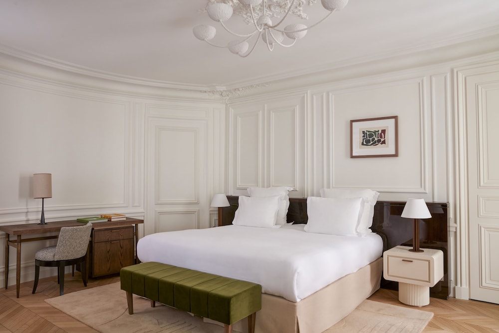 Junior Suite, 1 King Bed photo 3
