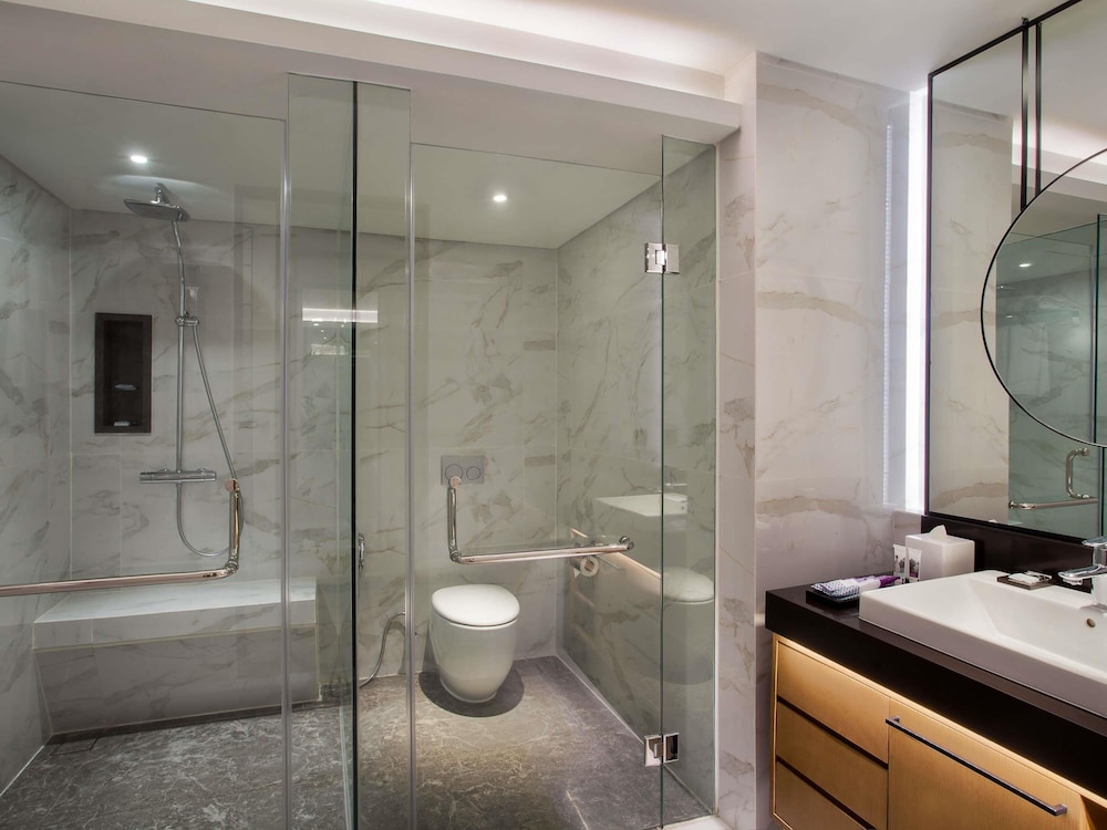 Privilege, Luxury Room, 1 King Bed - Photo 2