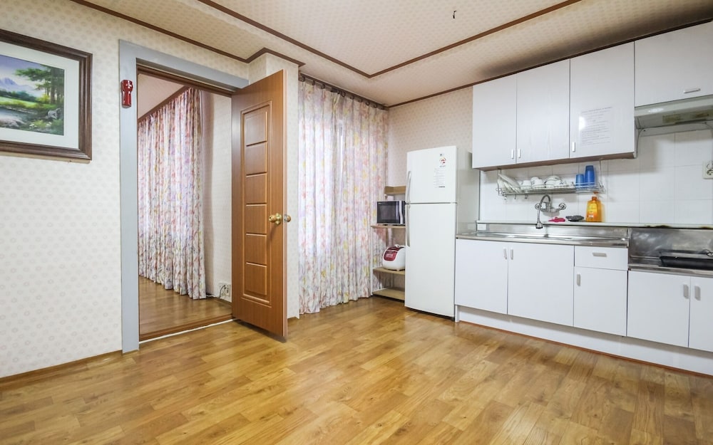 Room (Pension-Type Three Bedroom (2 Ondol 1)