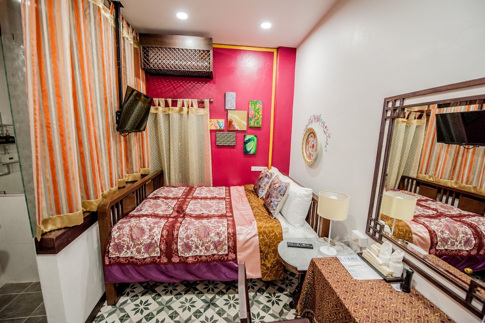 Standard Room 6 - 9