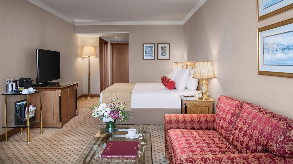 Classic Room, 1 King Bed, Smoking, City View
