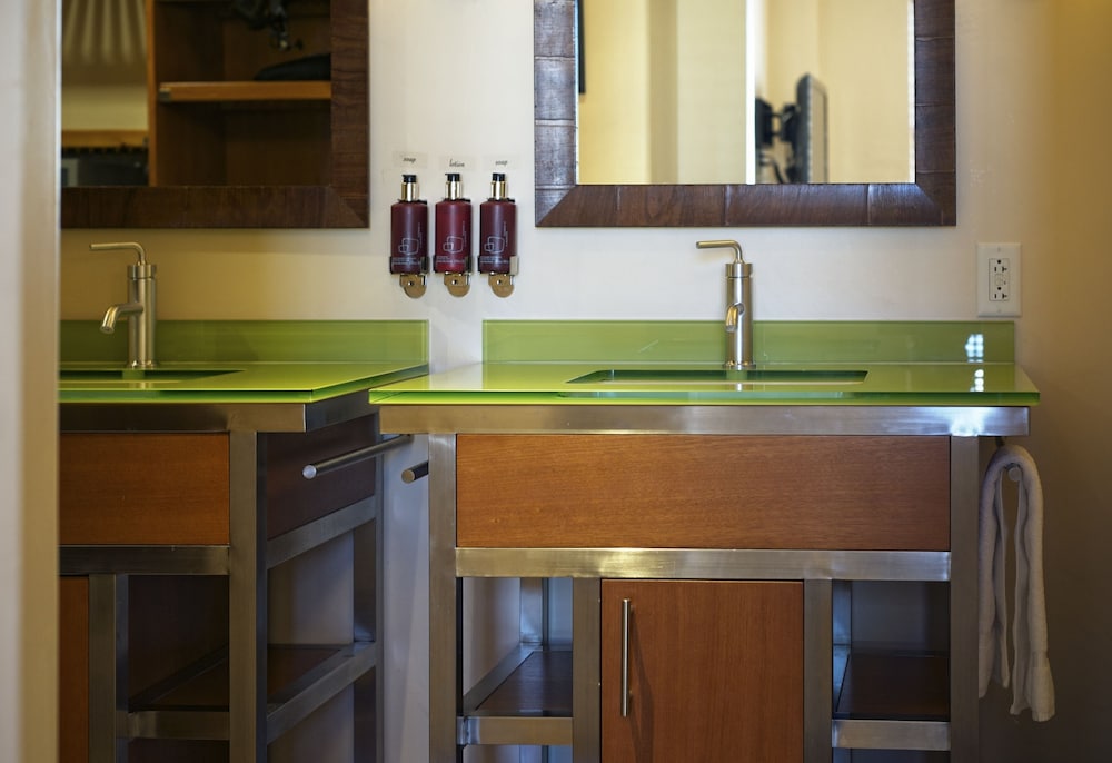 Suite (Boardroom) - Photo 3
