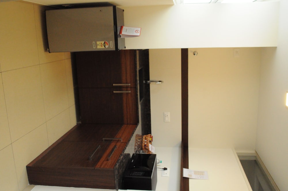Deluxe Studio, 1 Queen Bed photo 3