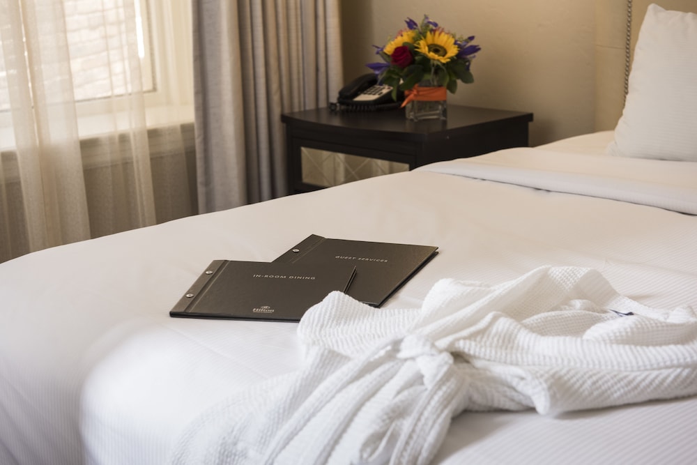 Deluxe Room, 1 King Bed - Photo 2