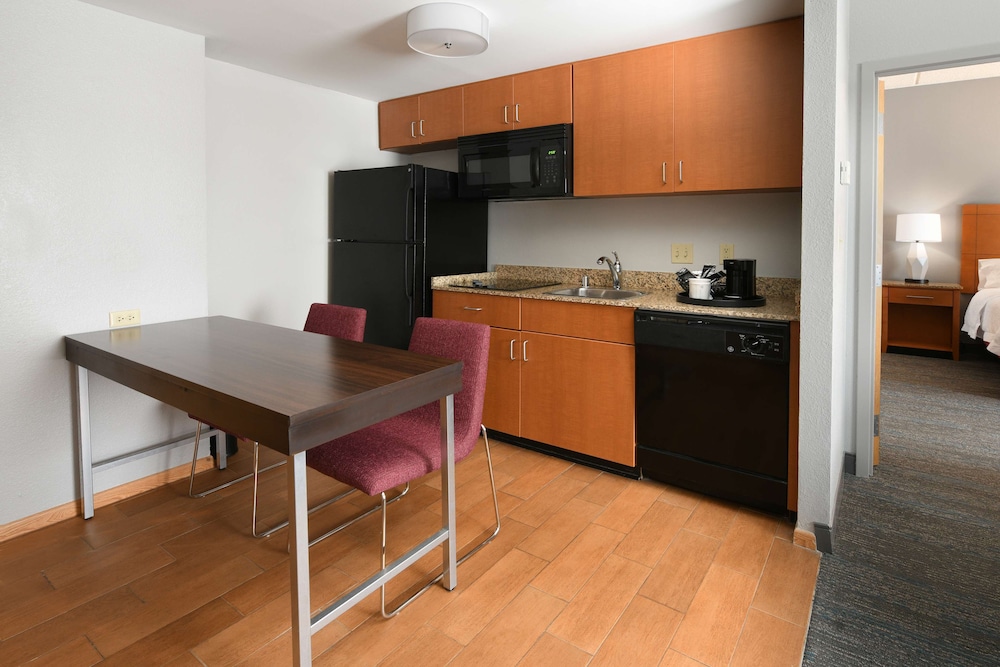 1 King Bedroom Suite w/ Kitchen - Photo 4