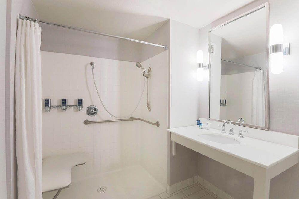 Traditional Room, 1 King Bed - Photo 4
