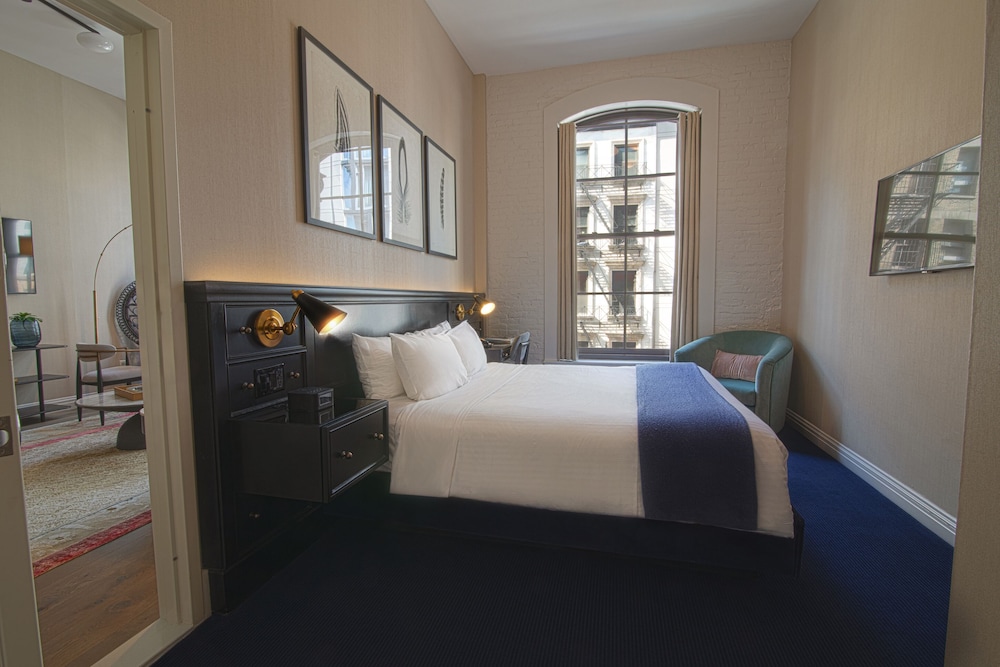 Suite, 1 King Bed with Sofa bed (Frederick) photo 2