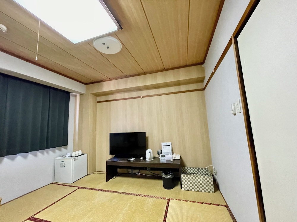 Japanese-Style Room 8 Tatami Mats, Smoking