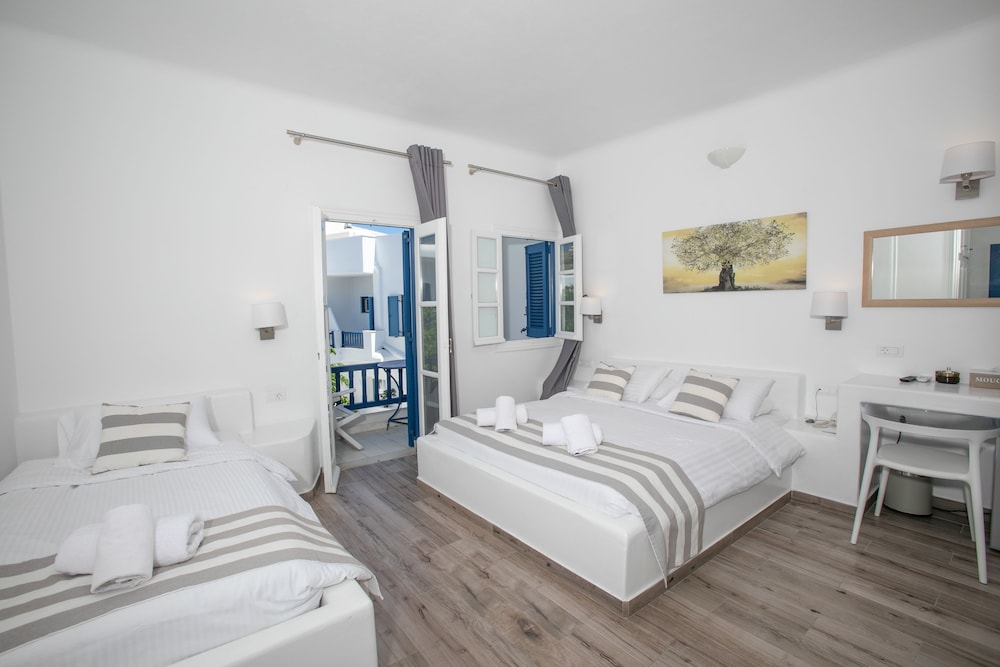 Deluxe Triple Room, Balcony, Garden View - Photo 10