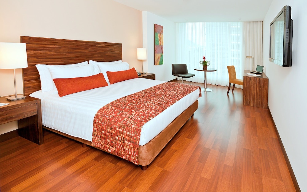 Deluxe Room, 1 King Bed photo 1