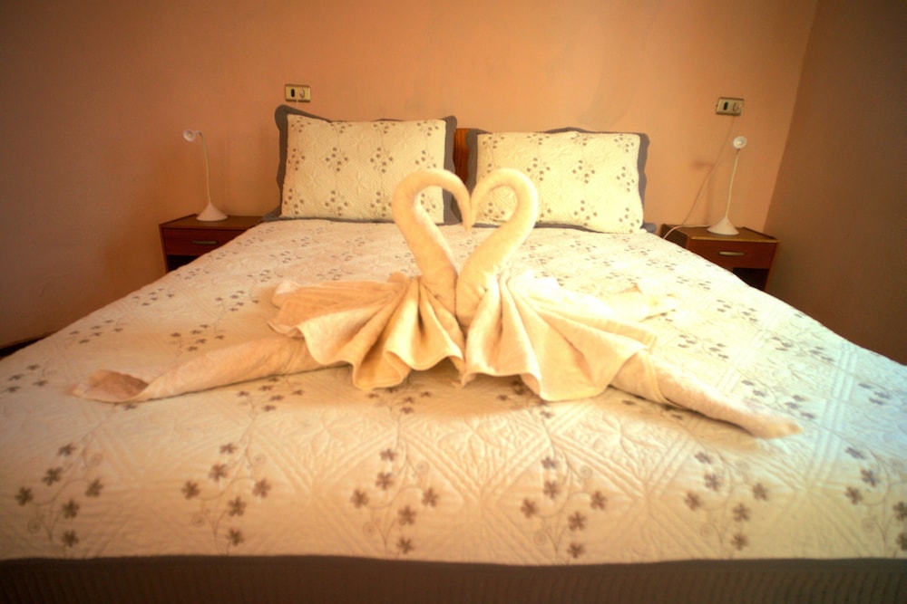 Superior Double Room, 1 King Bed, Private Bathroom, Poolside photo 3