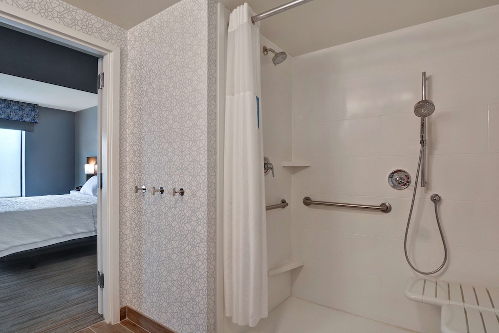 1 King Mobility Access RI Shower W/Sofabed NonSmoking - Photo 6