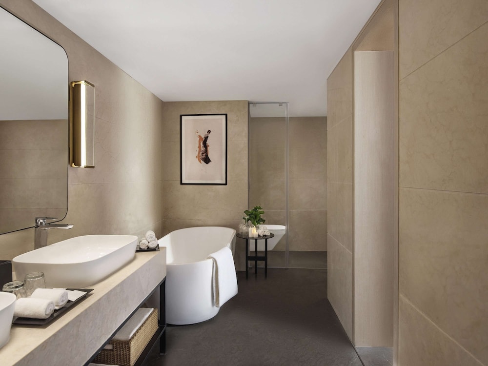 Superior Suite King Bed with Living Room, Cocktail Hours & Short Eats, 20% OFF On F&B And Spa thumbnail 6