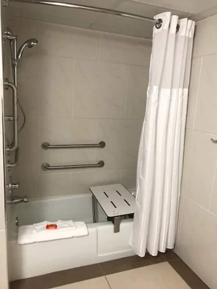 Standard Room, 1 Queen Bed, Accessible Bathtub (Communications) - Photo 6