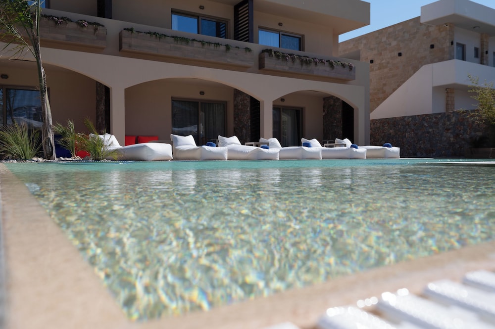 Deluxe Double or Twin Room, Poolside - Photo 17