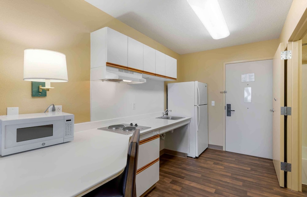 Deluxe Studio, 1 King Bed with Sofa bed, Accessible, Non Smoking photo 2