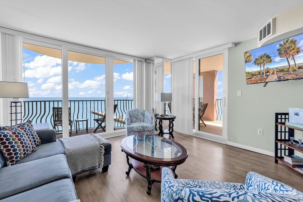 Executive Condo, 3 Bedrooms, Balcony, Beach View