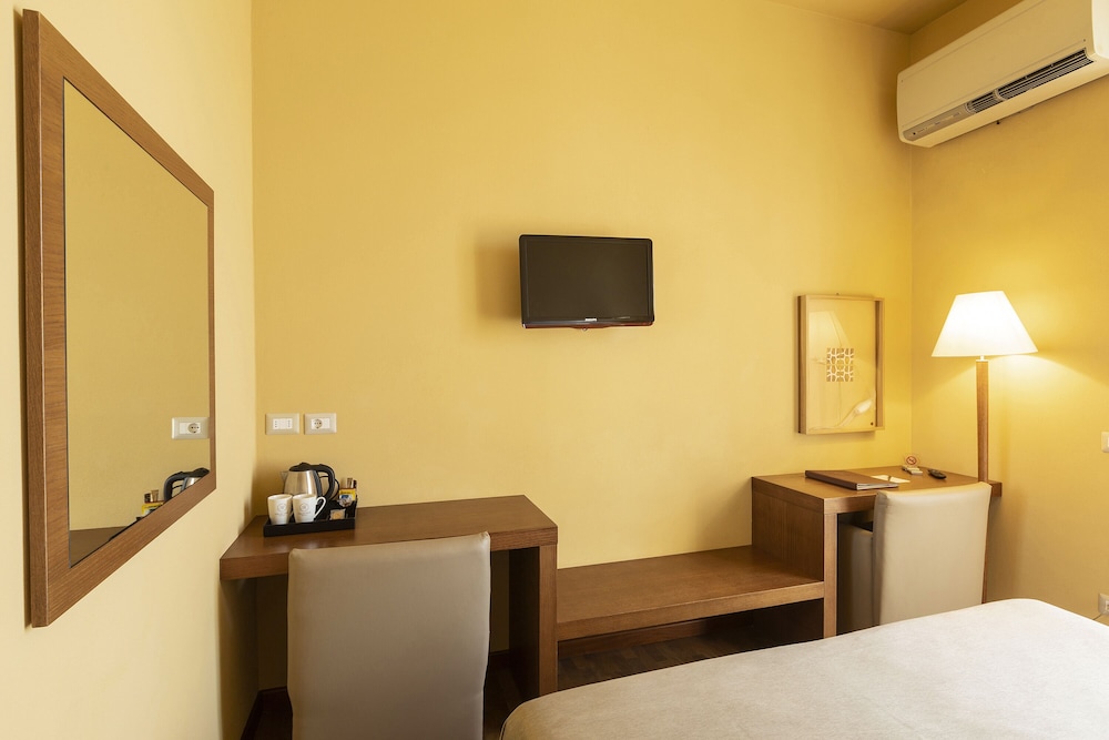 Deluxe Double Room, Lake View - Photo 8