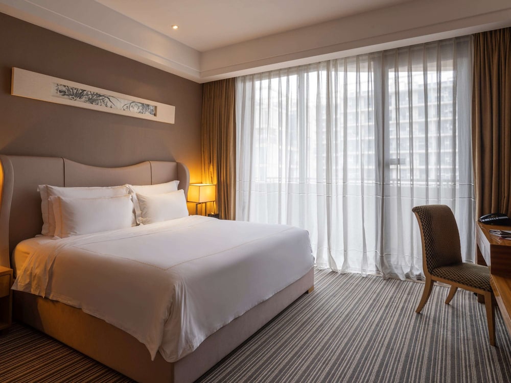 Executive Room, 1 King Bed, Club Lounge Access photo 2