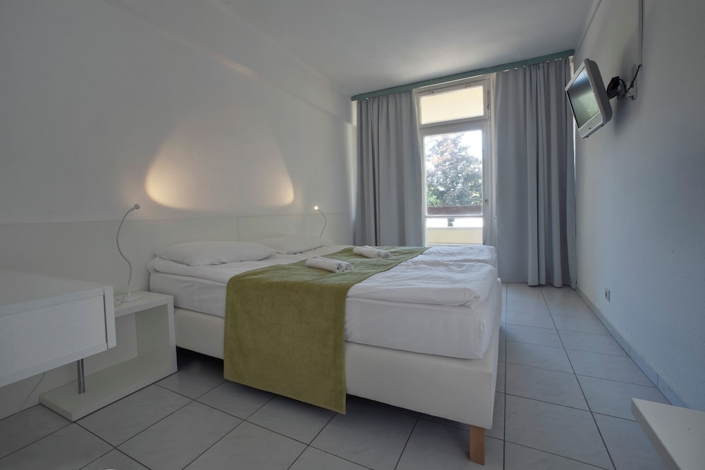 Standard Triple Room, Garden View photo 2