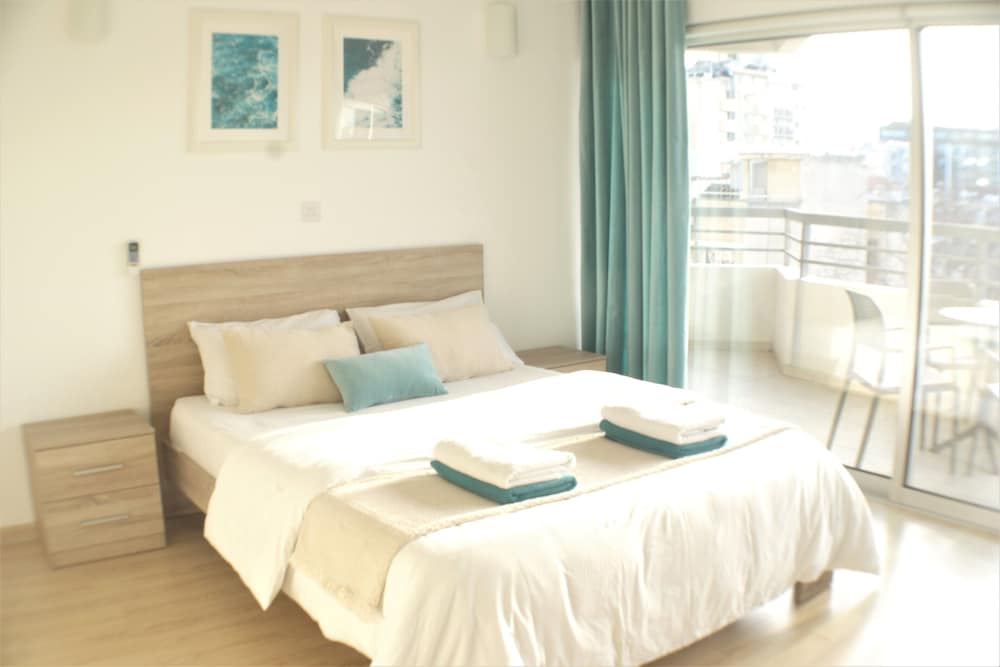 Signature Apartment, 2 Bedrooms, City View (Crystal)