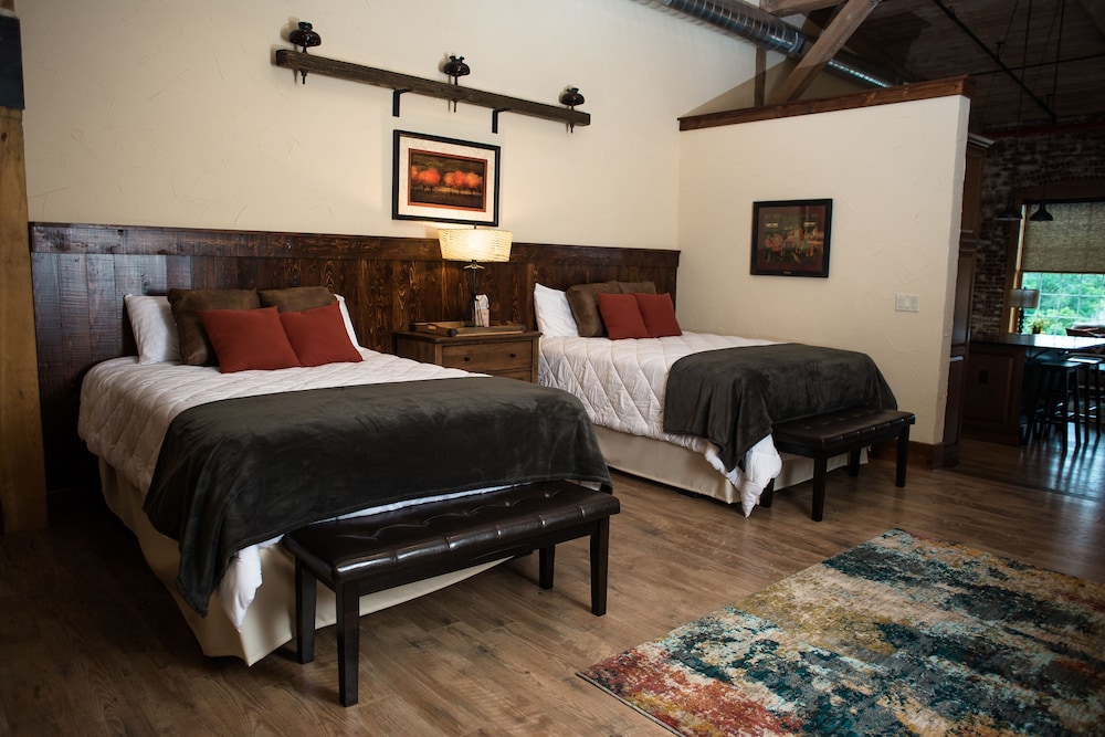 Luxury Suite, 2 Queen Beds photo 1