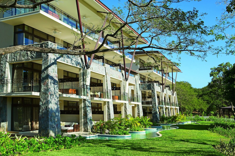 Preferred Club Junior Suite King Swim Out Tropical View photo 3
