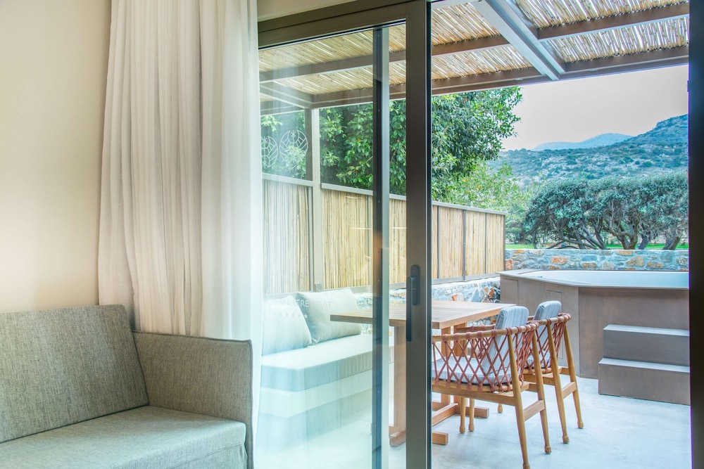 Classic Double Garden View Outdoor Hot Tub - Photo 9