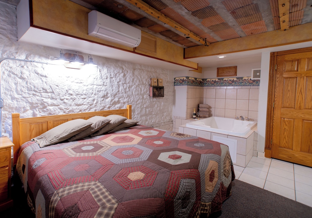 Crate Whirlpool Suite